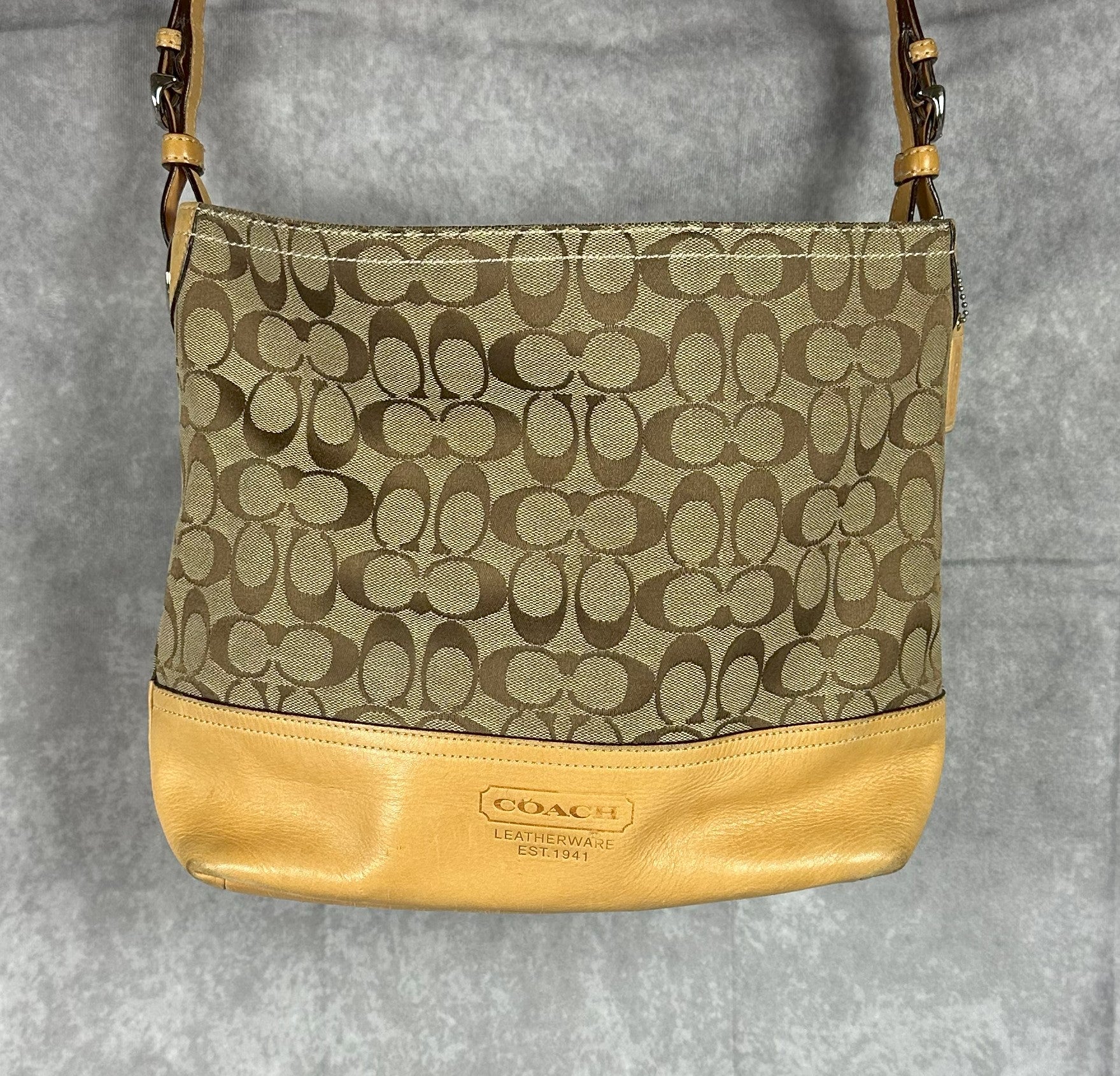 Vintage coach shoulder deals bag